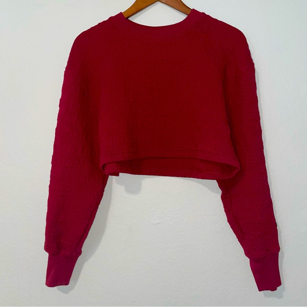 Champion Women’s Cropped Red Embossed Logo Sweatshirt Long Sleeve Size S EUC